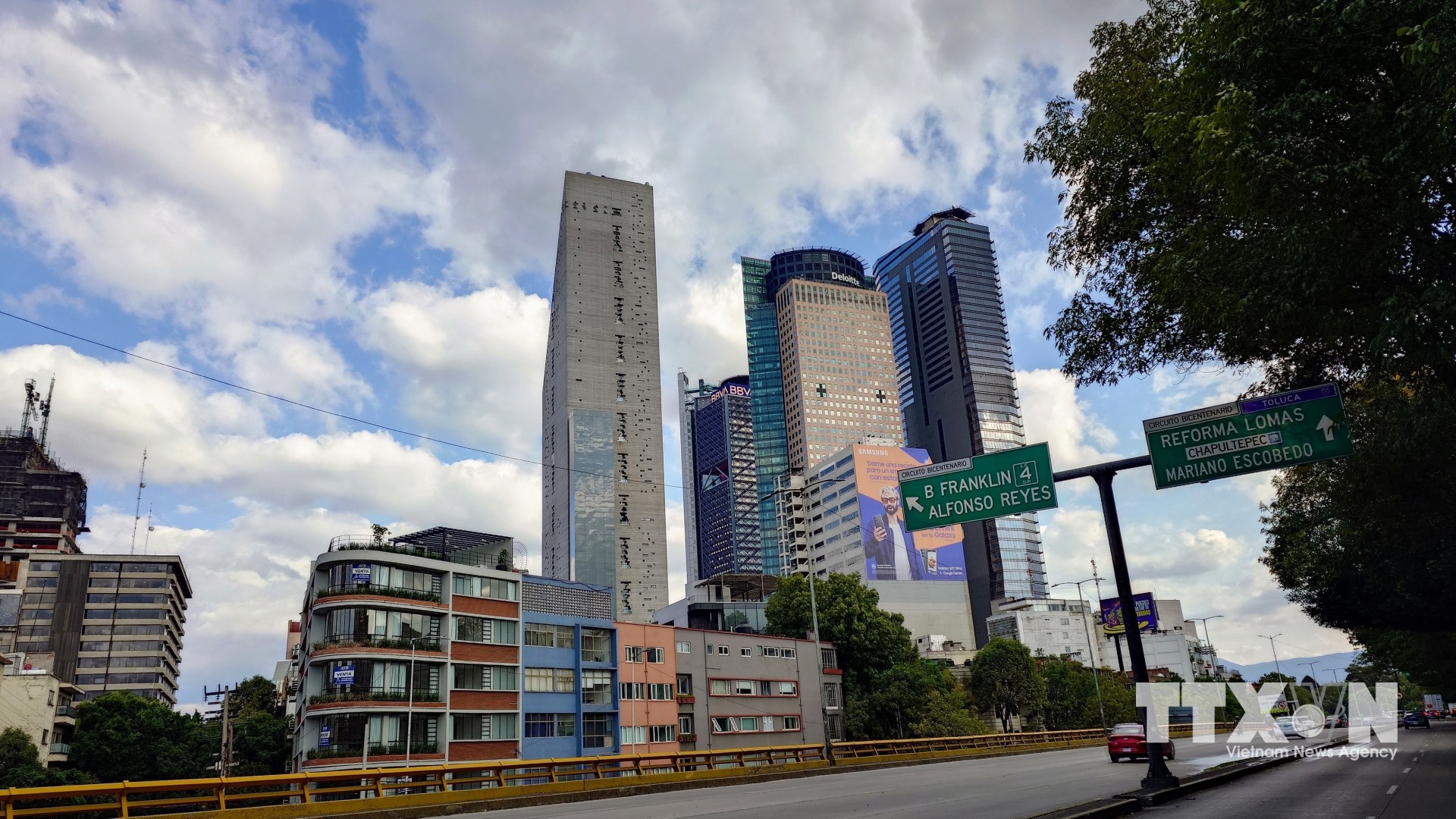 Trung tâm Tài chính tại Thủ đô Mexico City. (Ảnh: Phi Hùng/TTXVN)